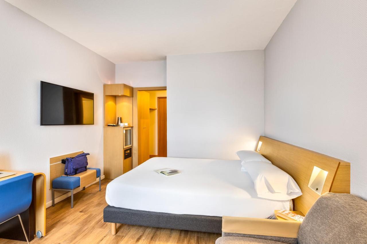 Novotel Caserta Sud Exteriör bild