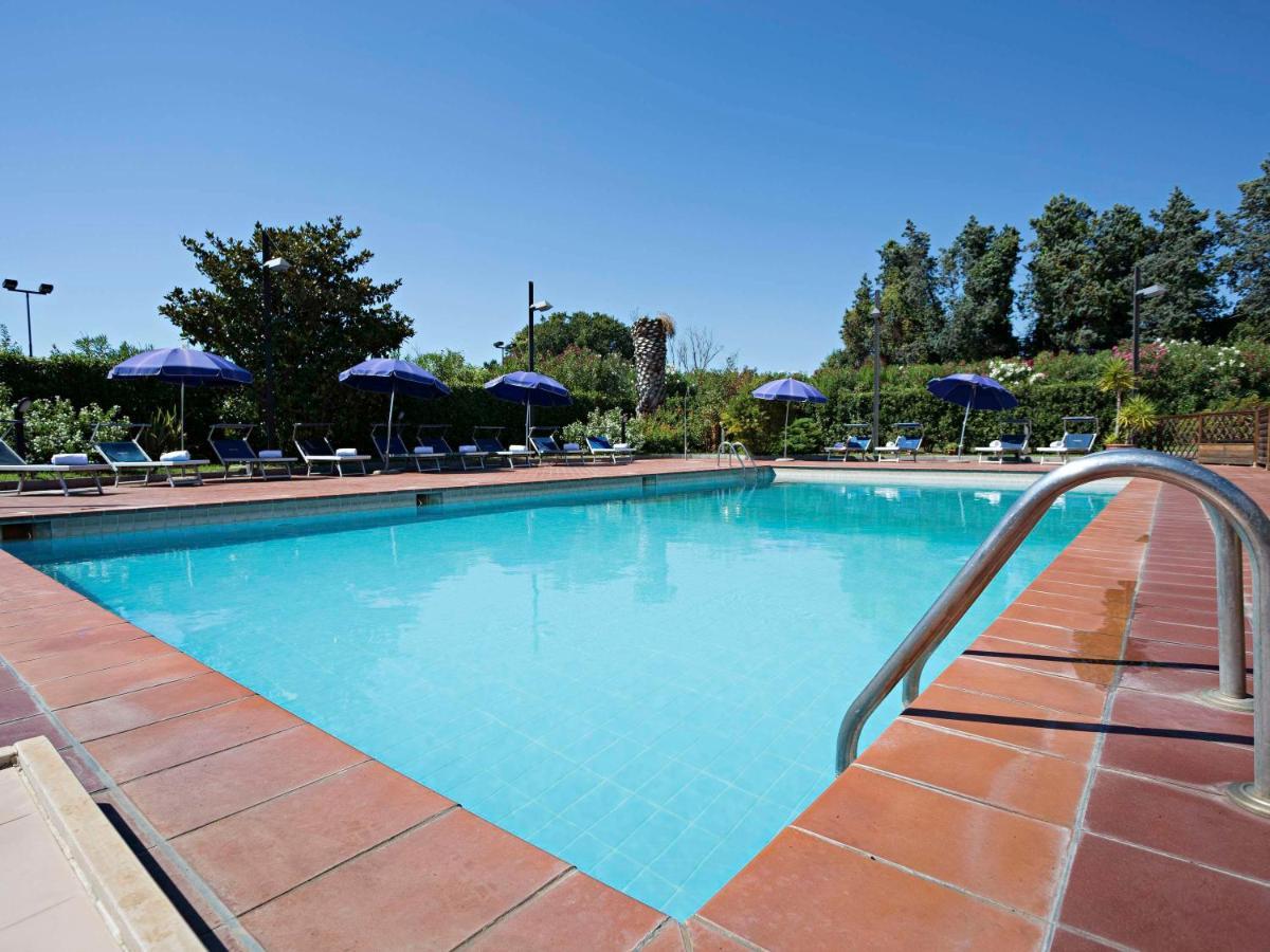 Novotel Caserta Sud Exteriör bild