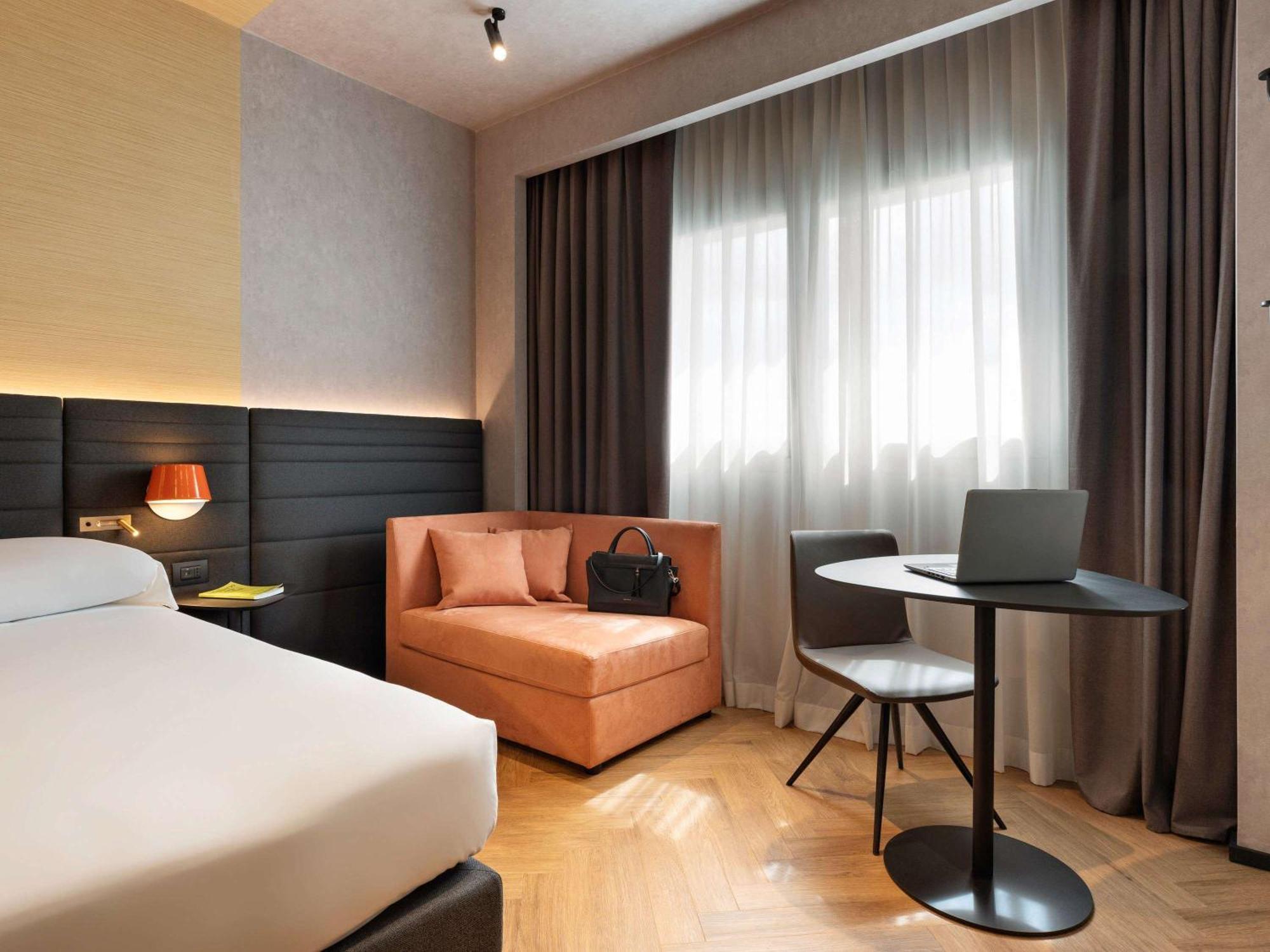 Novotel Caserta Sud Exteriör bild