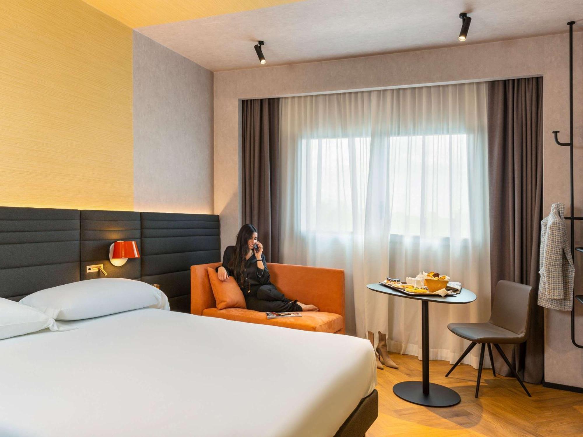 Novotel Caserta Sud Exteriör bild